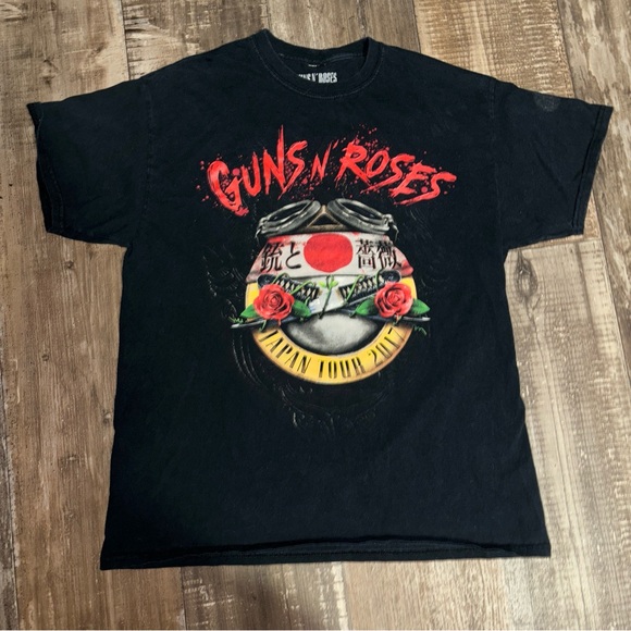 Guns n Roses Japan Tour Band Tee Shirt 2017 rare htf large goggles swords - Picture 1 of 16